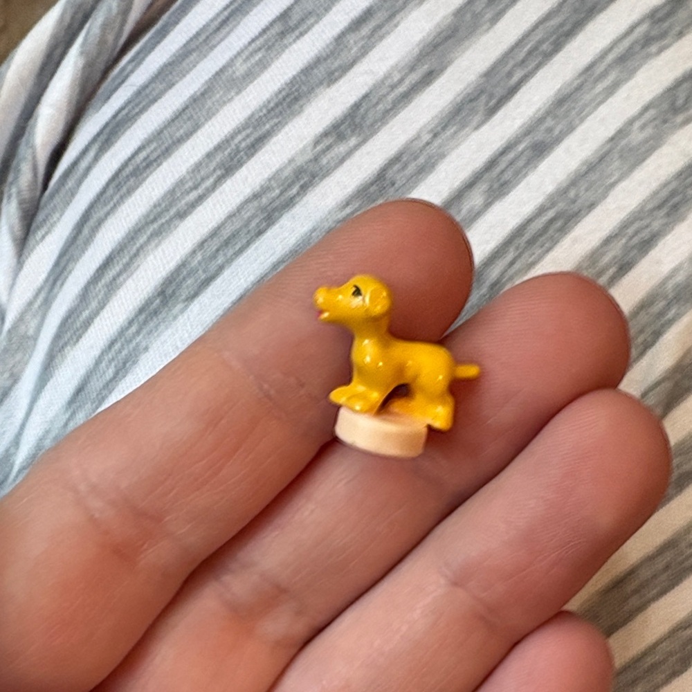 Vintage 2000 Polly Pocket Petland House Yellow DOG ONLY